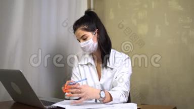 办公室女职工戴医用口罩，生病办公室员工秘书检疫